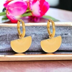NEW 18K yellow gold plated scalloped half circle drop hoop earrings jewelry B15A